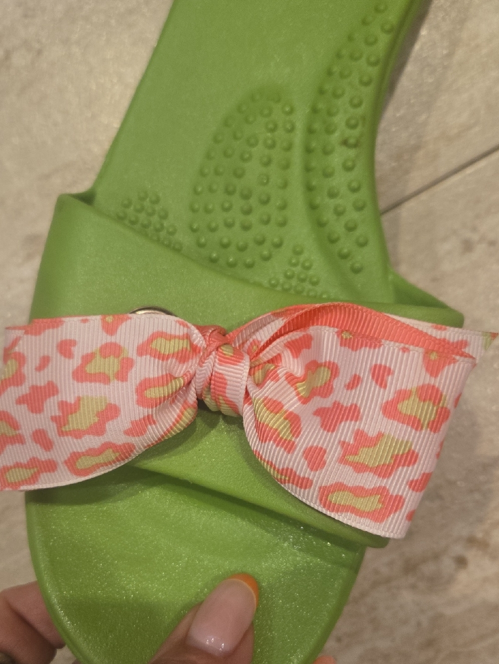 OKA-b Lime Green Pink Bow Accent Slides - Picture 2 of 11
